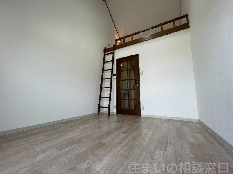 拡大写真:岡崎市二軒屋町1丁目 2階202の居室・リビング