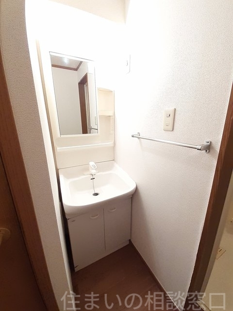 拡大写真:西尾市米津町桜道 1階102の洗面所