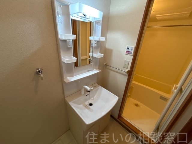 拡大写真:岡崎市中島町字町後 2階202の洗面所