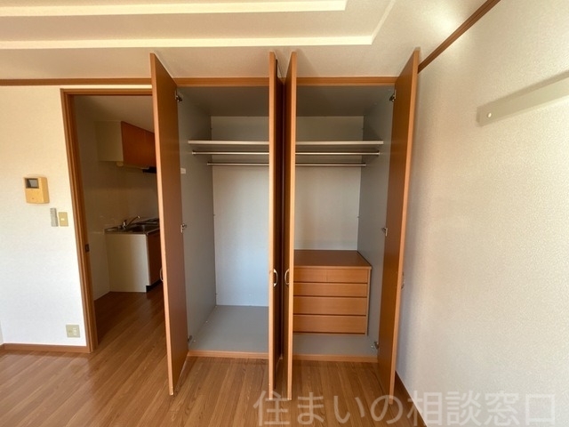 拡大写真:岡崎市中島町字町後 2階202の収納