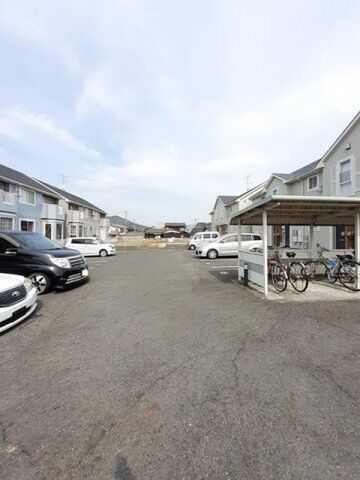 拡大写真:フレグランス望B 1階102の駐車スペースもあります