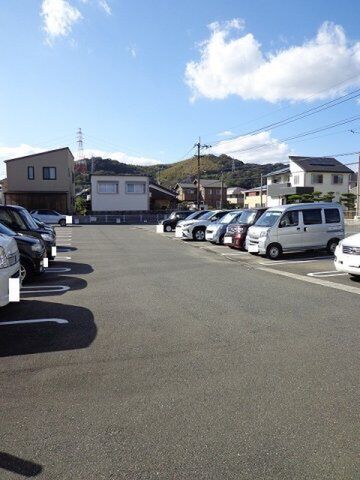 拡大写真:オルテンシアA 2階201の駐車場に車を止められます