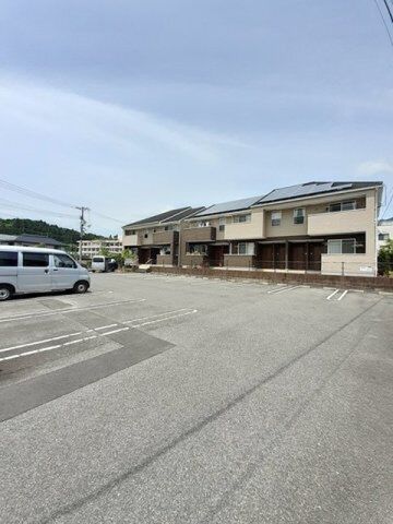 拡大写真:メゾン・ド・エアリーA 1階102の駐車場があるので、車を買う予定の方も安心です