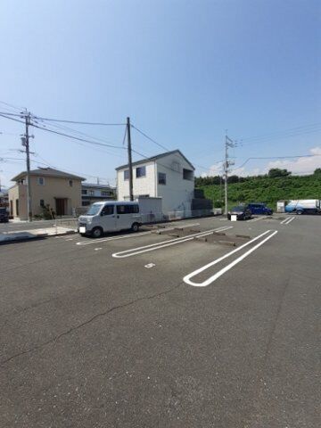 拡大写真:ニューアルカンシエル 1階102の駐車場完備です