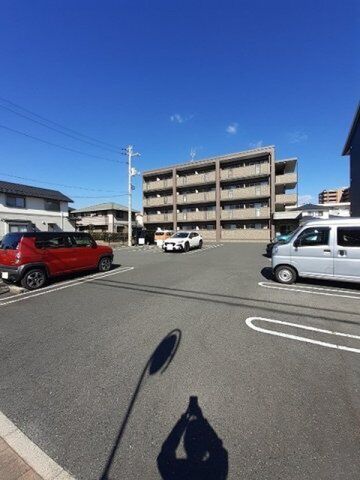 拡大写真:サンリット・スクエア 2階206の駐車場完備です