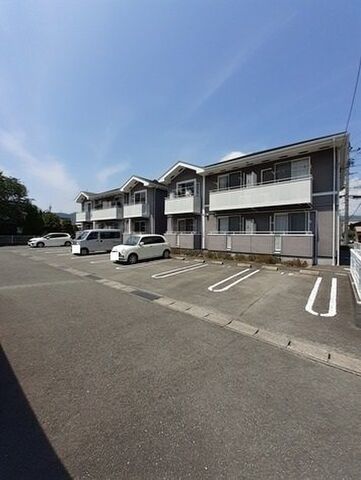 拡大写真:K’sスクエアー B 2階205の駐車場があるので、車を買う予定の方も安心です