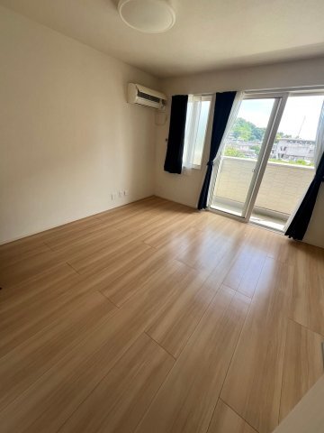 拡大写真:D-room桜町 C棟 3階305の広々11.5帖のLDK☆ ※別のお部屋の写真です(参考:302号室)
