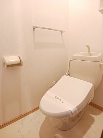 拡大写真:フレグランス望B 1階102のシンプルで使いやすいトイレです