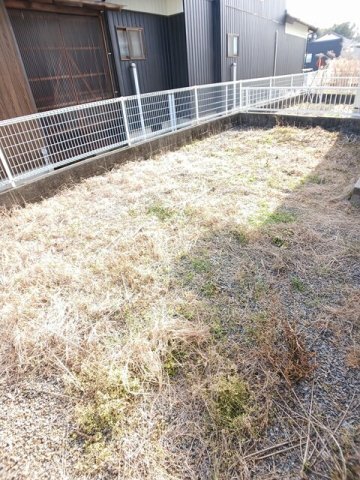 拡大写真:フレグランス望B 1階102のお庭の付いた物件です