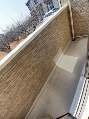 拡大写真:フェリーチェ 虹 1階103の外からの目が気にならないバルコニーで洗濯物が干せます