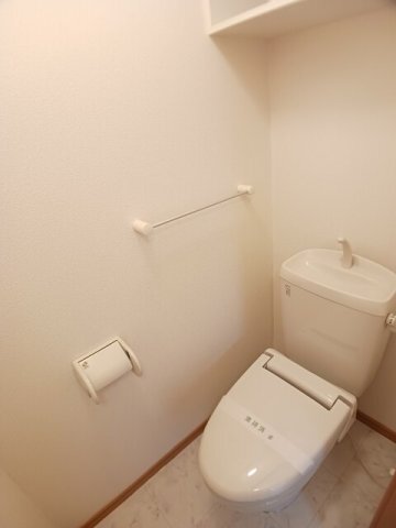 拡大写真:ティーズ・ウィンヒルⅢ 1階101のトイレもきれいです