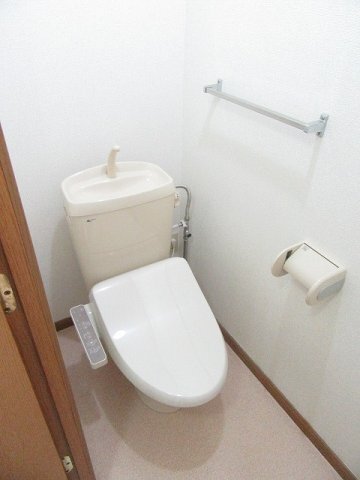 拡大写真:メゾンフルールA 2階202の落ち着いたトイレです