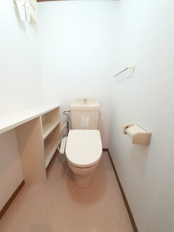 拡大写真:ボナール・ラシーヌ 2階202のトイレです