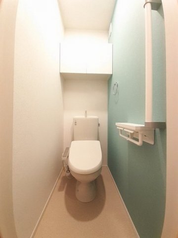 拡大写真：サンヒルズ　Ａ 1階103のコンパクトで使いやすいトイレです