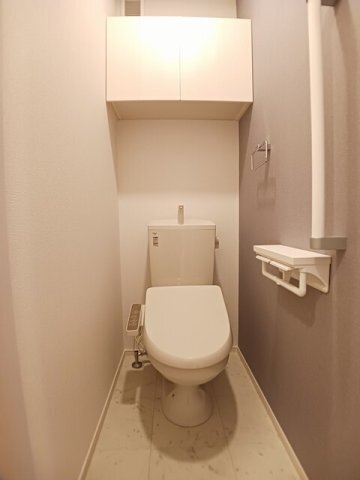拡大写真:シャーロック 1階101のトイレもきれいです