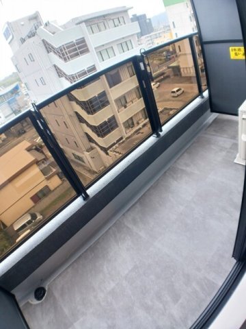 拡大写真:Boscato O. 6階605の外からの目が気にならないバルコニーで洗濯物が干せます