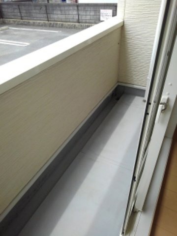 拡大写真:プティ ネージュ 1階103のお洗濯にも便利なバルコニー付き