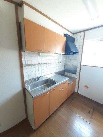 拡大写真:ニューアルカンシエル 1階102のきれいなキッチンです