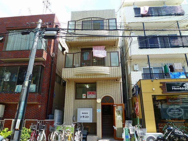 西宮市里中町1丁目の外観