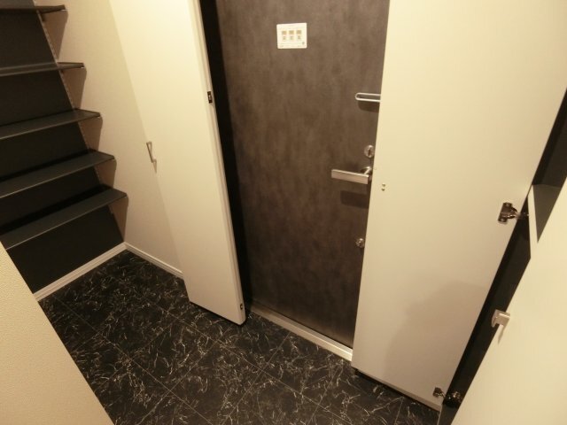 拡大写真:西宮市学文殿町1丁目 3階302の玄関