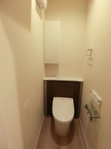 拡大写真:西宮市学文殿町1丁目 3階302のトイレ