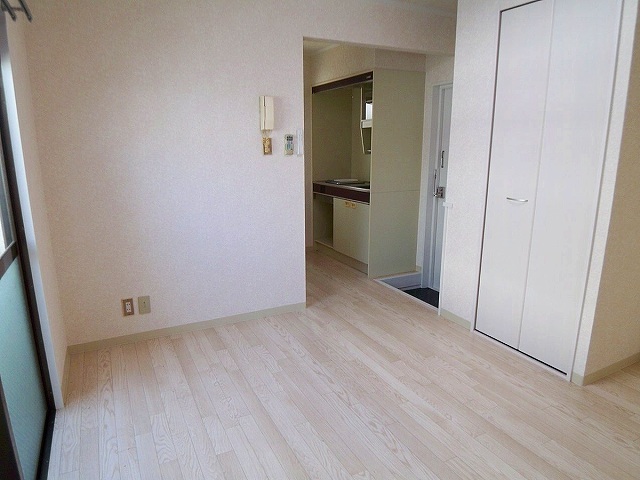 拡大写真:プチ里中 3階301の洋室