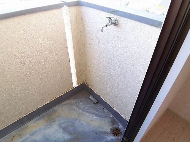 拡大写真:プチ里中 3階301のバルコニー