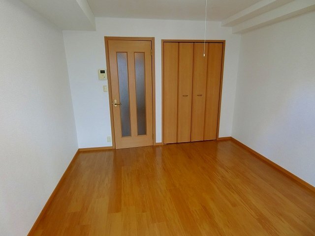 拡大写真:フリーデ373鳴尾 3階303の寝室