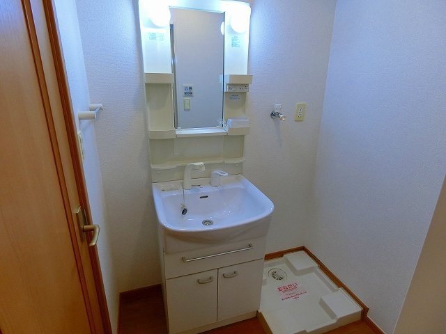 拡大写真:フリーデ373鳴尾 2階202の洗面所