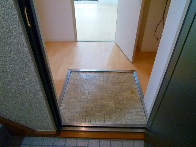 拡大写真:西宮市里中町1丁目 3階301の玄関
