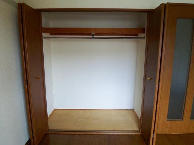 拡大写真:セレナ東甲子園 3階302の収納