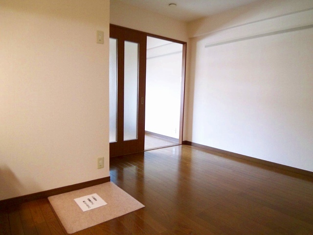 拡大写真:セレナ東甲子園 3階302の居間