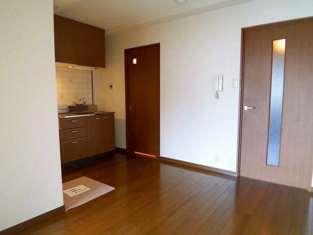 拡大写真:セレナ東甲子園 3階302の居間