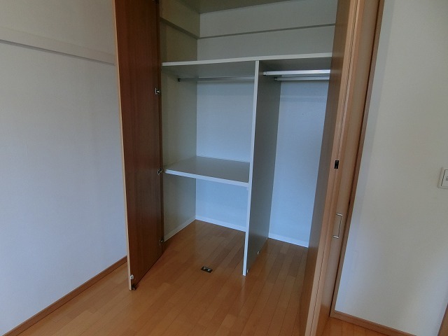 拡大写真:グランジェ東甲子園 2階207の収納