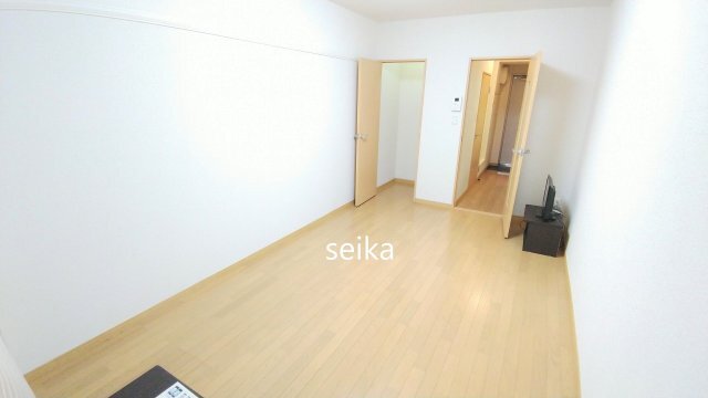 拡大写真:サンシャイン貫井北 1階107の1階はフローリング、2階はカーペット