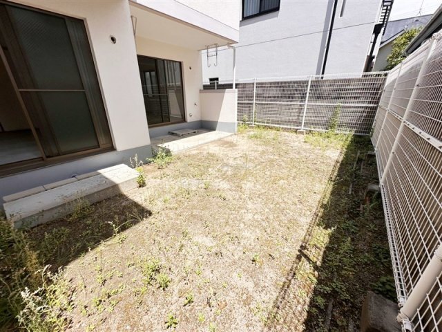 拡大写真:メゾン・ド・甲子園二番町 1階101の庭