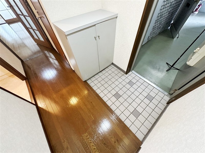 拡大写真:HACHIBUSE鳴尾 4階402の玄関