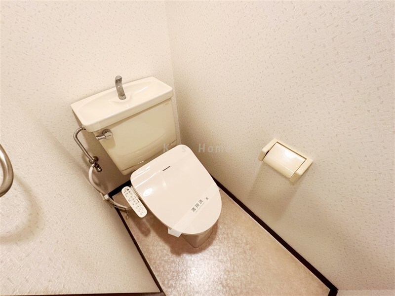 拡大写真:HACHIBUSE鳴尾 4階402のトイレ