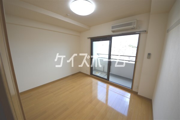 拡大写真:KHKコート板宿 6階607の居間
