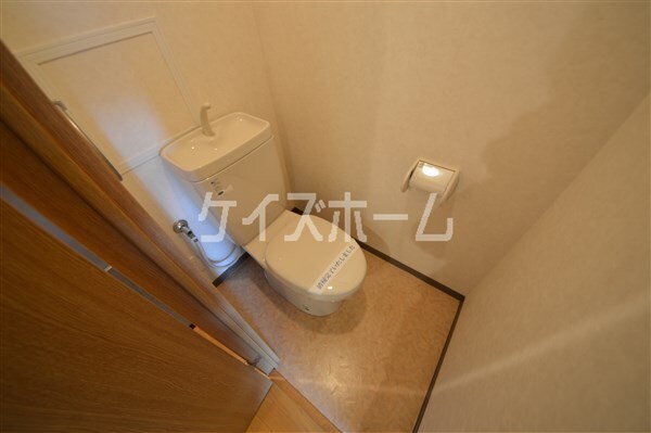 拡大写真:KHKコート板宿 6階607のトイレ