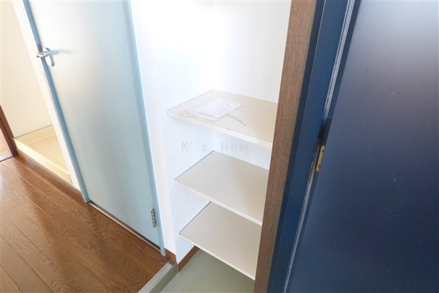 拡大写真:コンフォール湊川 4階402の収納