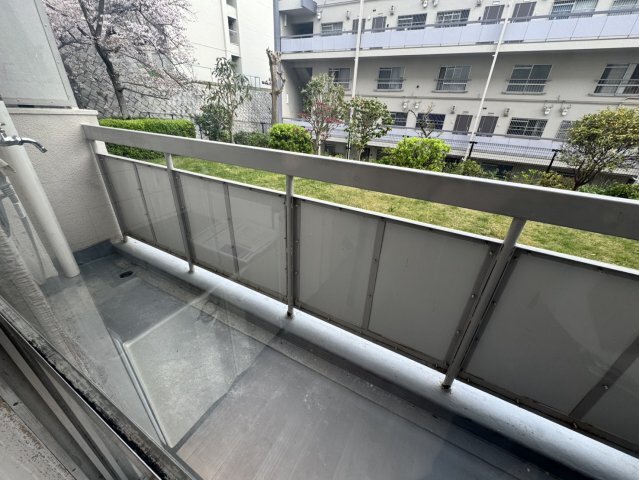 拡大写真:鶴甲コーポ34号館 1階103のバルコニー