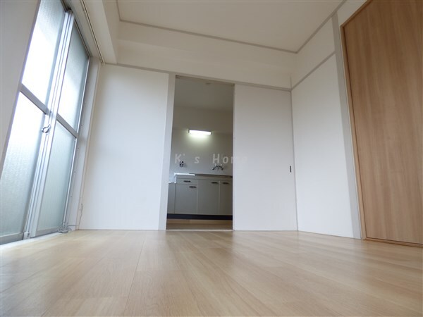拡大写真:エルパラッツォ記田 2階203の居間