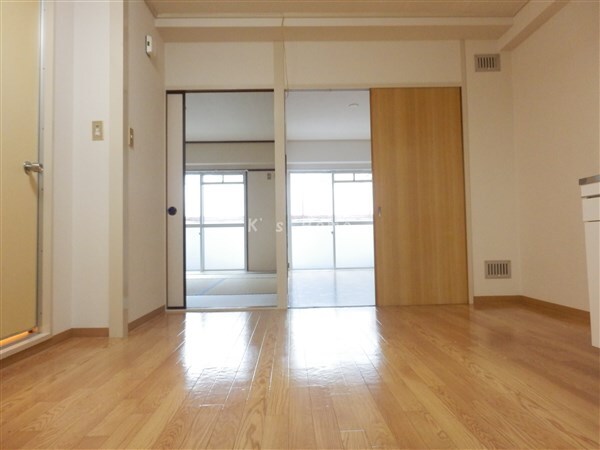 拡大写真:甲南ビル 3階302の居間