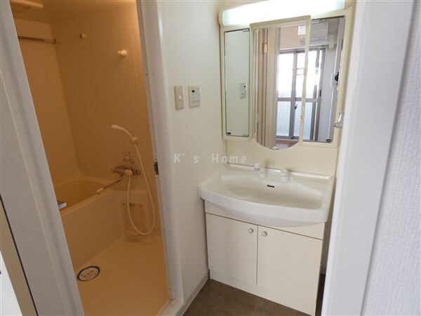 拡大写真:ベルフェリーク新神戸 4階401の洗面所