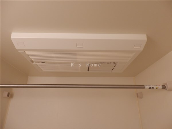 拡大写真:プレサンス三宮花時計前 5階501の浴室乾燥機