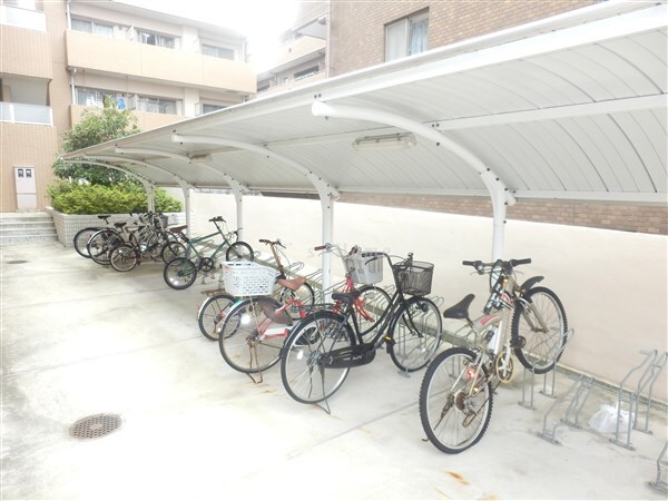 拡大写真:リブェール天城 1階101の自転車置き場