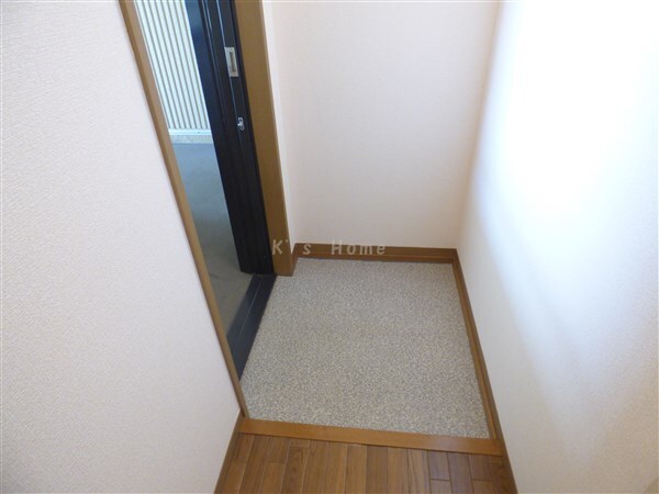 拡大写真:シャルマン岩屋 3階301の玄関