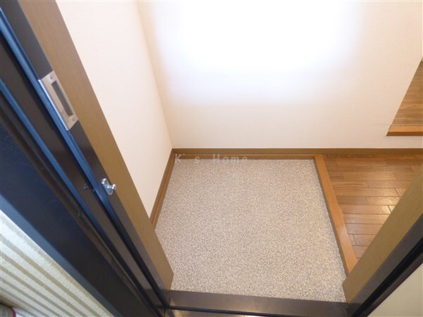 拡大写真:シャルマン岩屋 3階301の玄関
