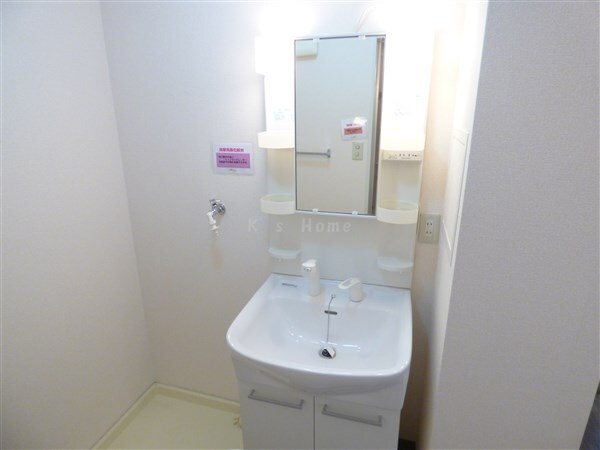 拡大写真:シャルマン岩屋 3階301の独立洗面台
